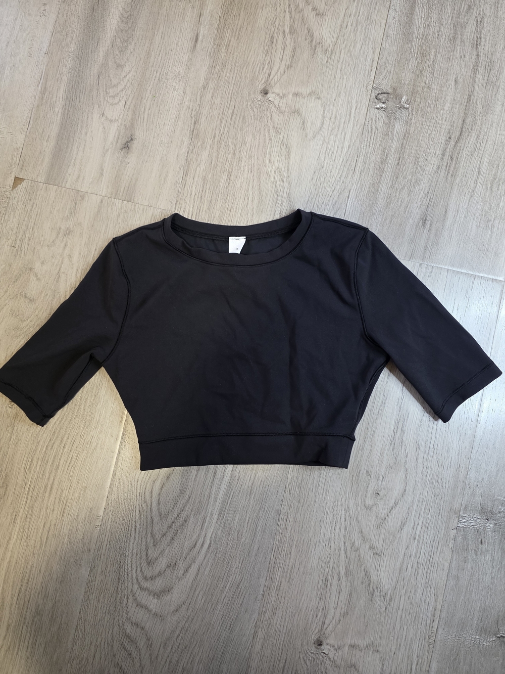 Lululemon Black Cropped Crewneck Top - Women, Size 0